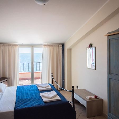 B&B La Sirena Санта-Тереза-ди-Рива Экстерьер фото