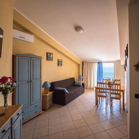 B&B La Sirena Санта-Тереза-ди-Рива Экстерьер фото
