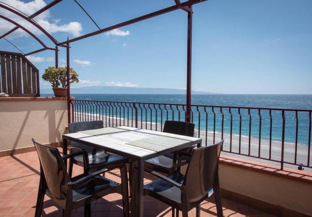 B&B La Sirena Санта-Тереза-ди-Рива Экстерьер фото