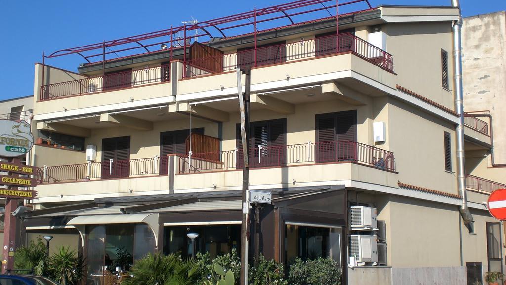 B&B La Sirena Санта-Тереза-ди-Рива Экстерьер фото