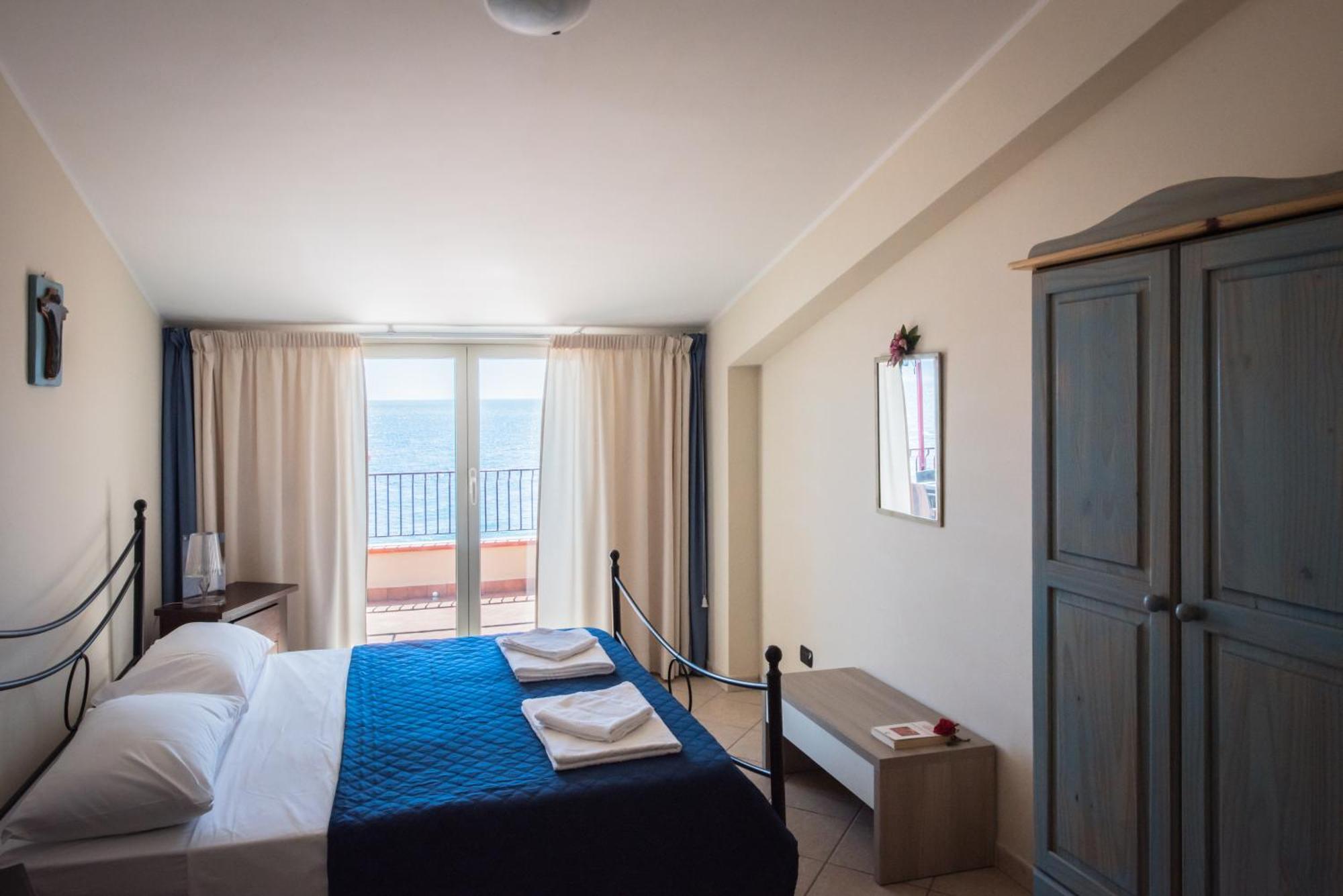 B&B La Sirena Санта-Тереза-ди-Рива Экстерьер фото