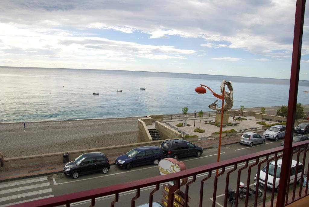 B&B La Sirena Санта-Тереза-ди-Рива Экстерьер фото
