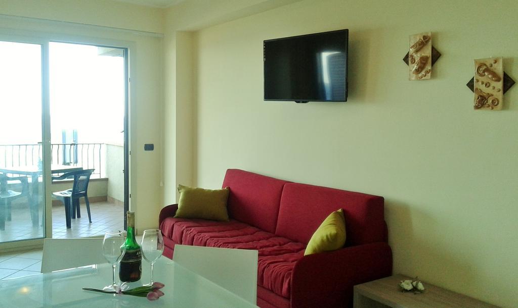 B&B La Sirena Санта-Тереза-ди-Рива Экстерьер фото