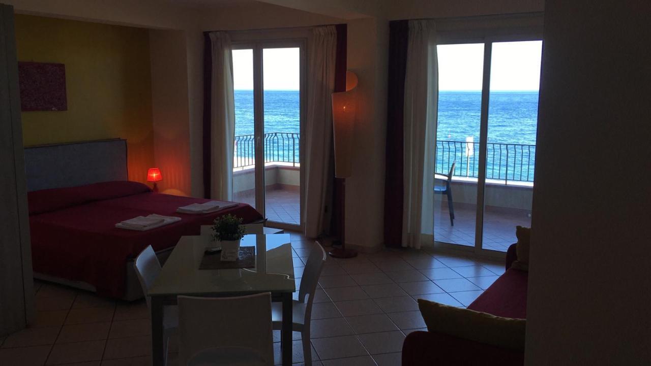 B&B La Sirena Санта-Тереза-ди-Рива Экстерьер фото